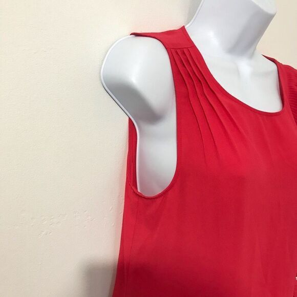Ann Taylor red sleeveless blouse 100% polyester size M.   S179 - Picture 3 of 6